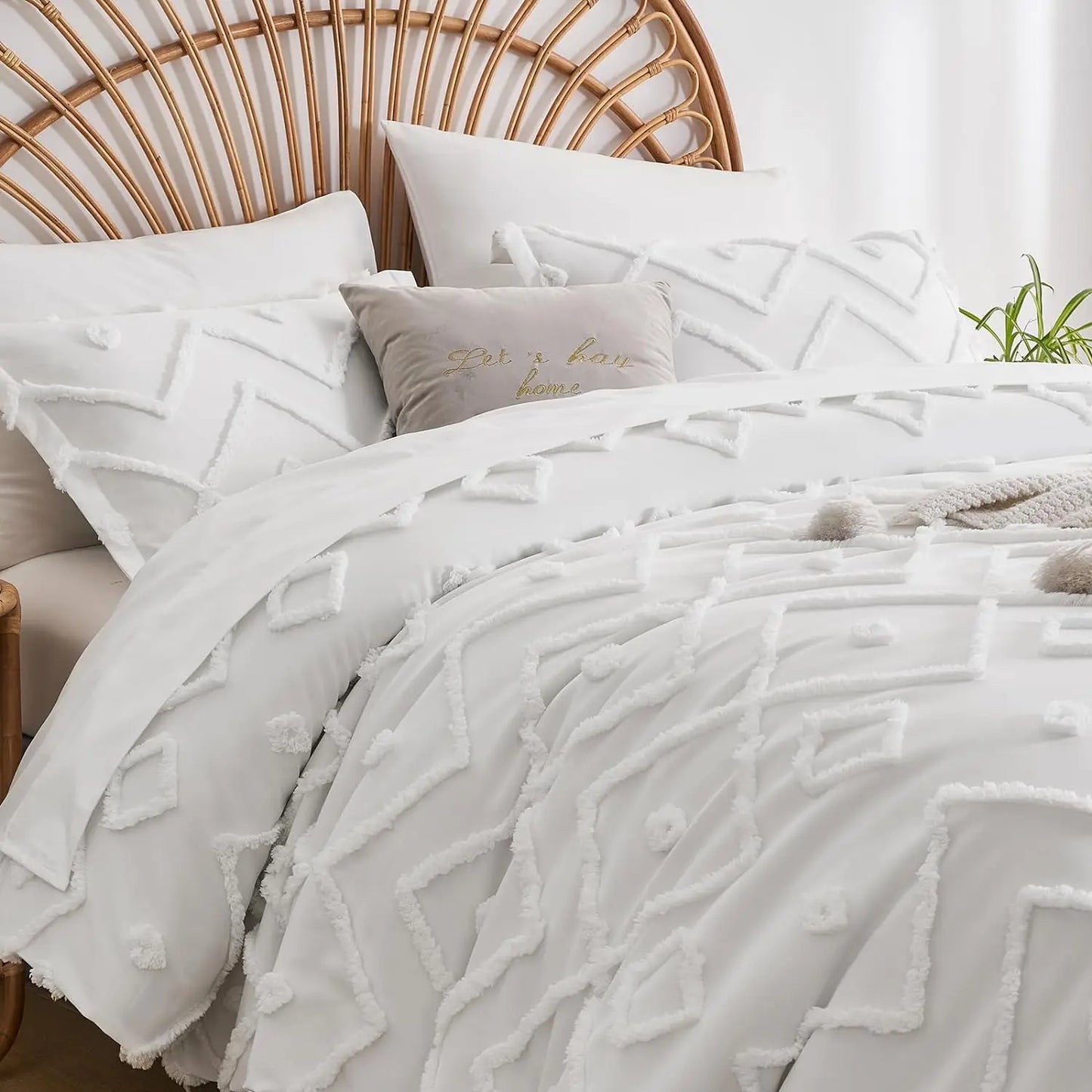 Tufted Boho Comforter Set - Farmhouse Shabby Chic Embroidery Bed Set, Soft Jacquard Comforter, Queen, King