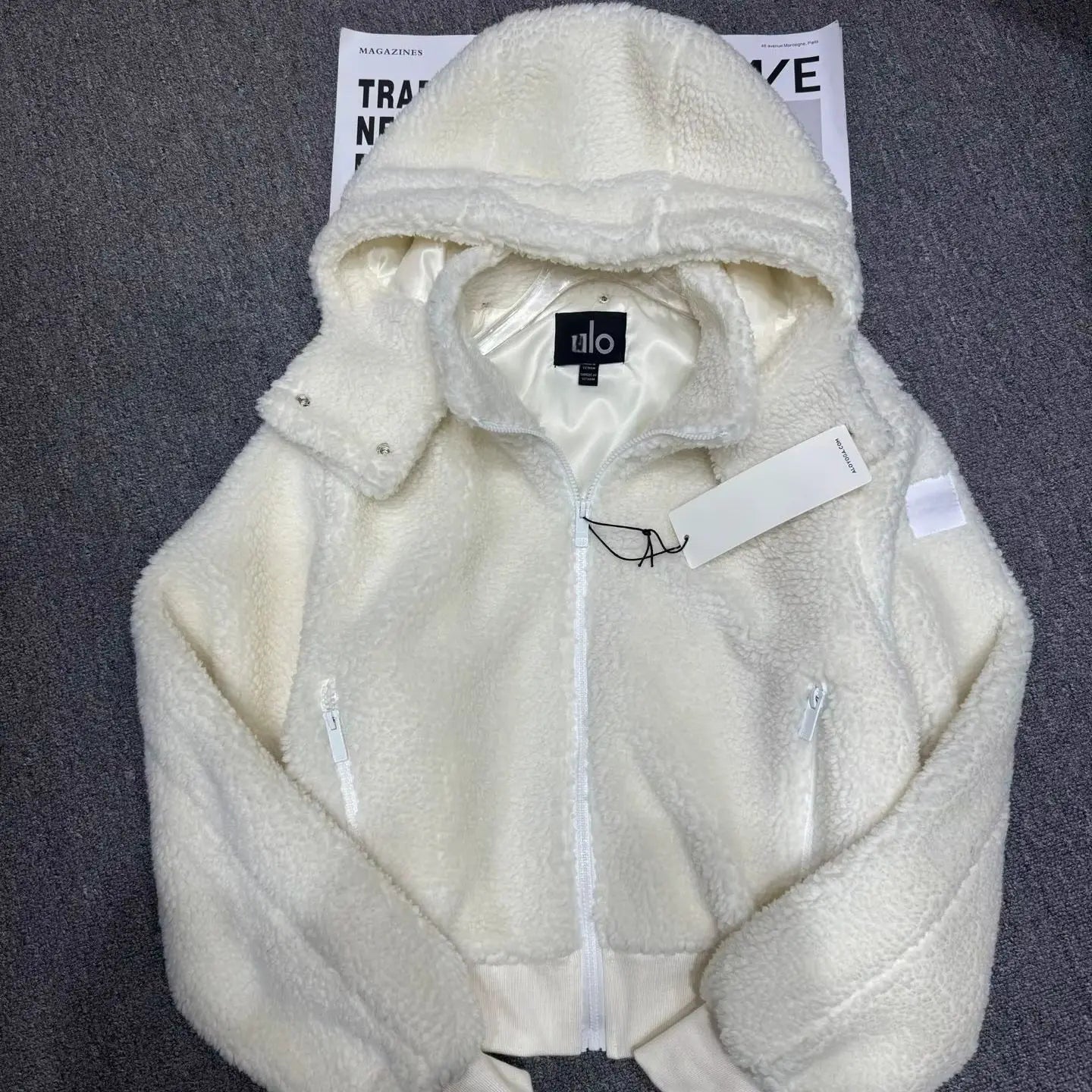 2025 New women's winter coat detachable hat Versatile white warm hooded lambskin casual sporty short coat