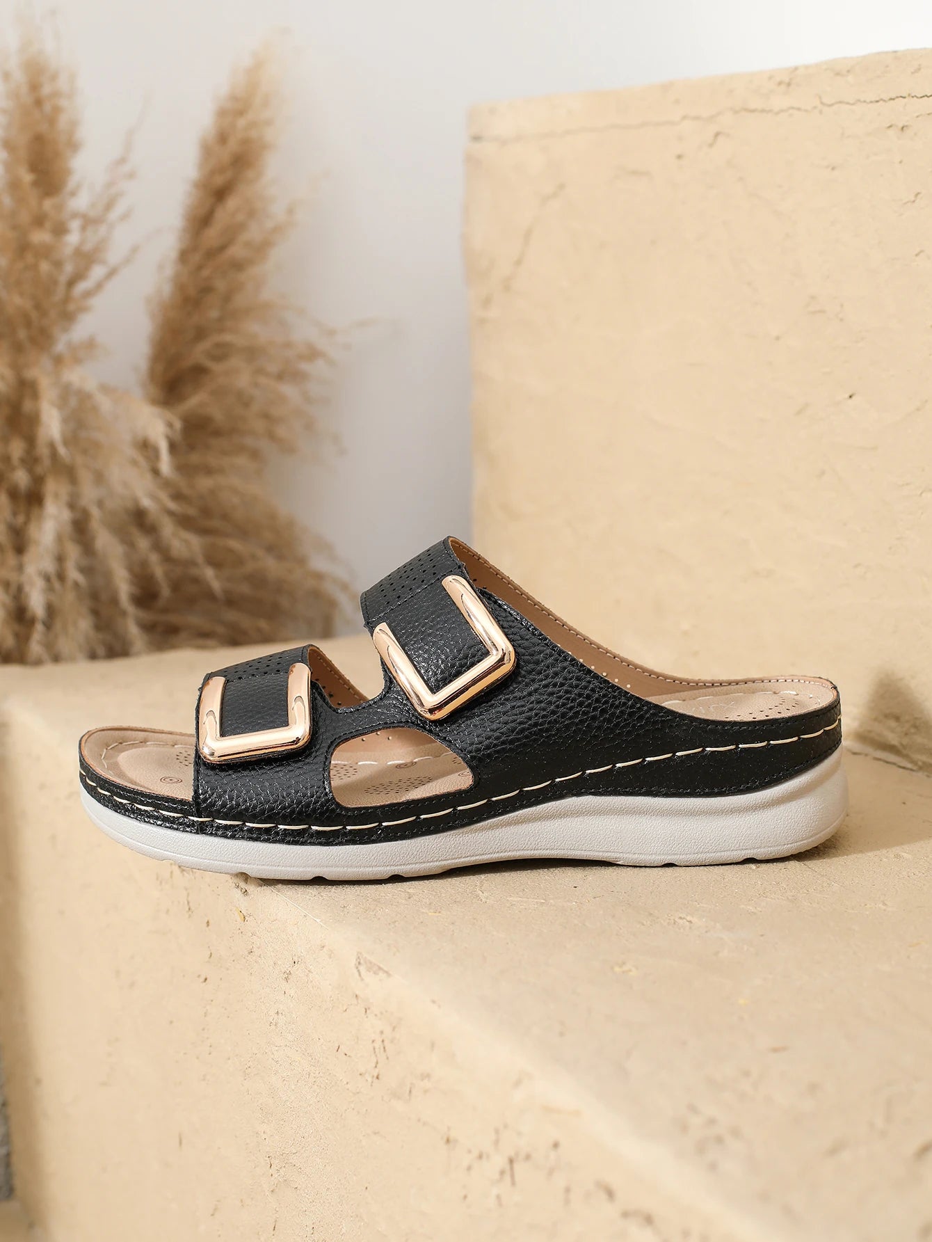 Woman 2024 Trend Women's Slippers Casual Flower Hollow Wedge Beach Shoes Outdoor Fashion Platform Comfortable Non-slip Sandals