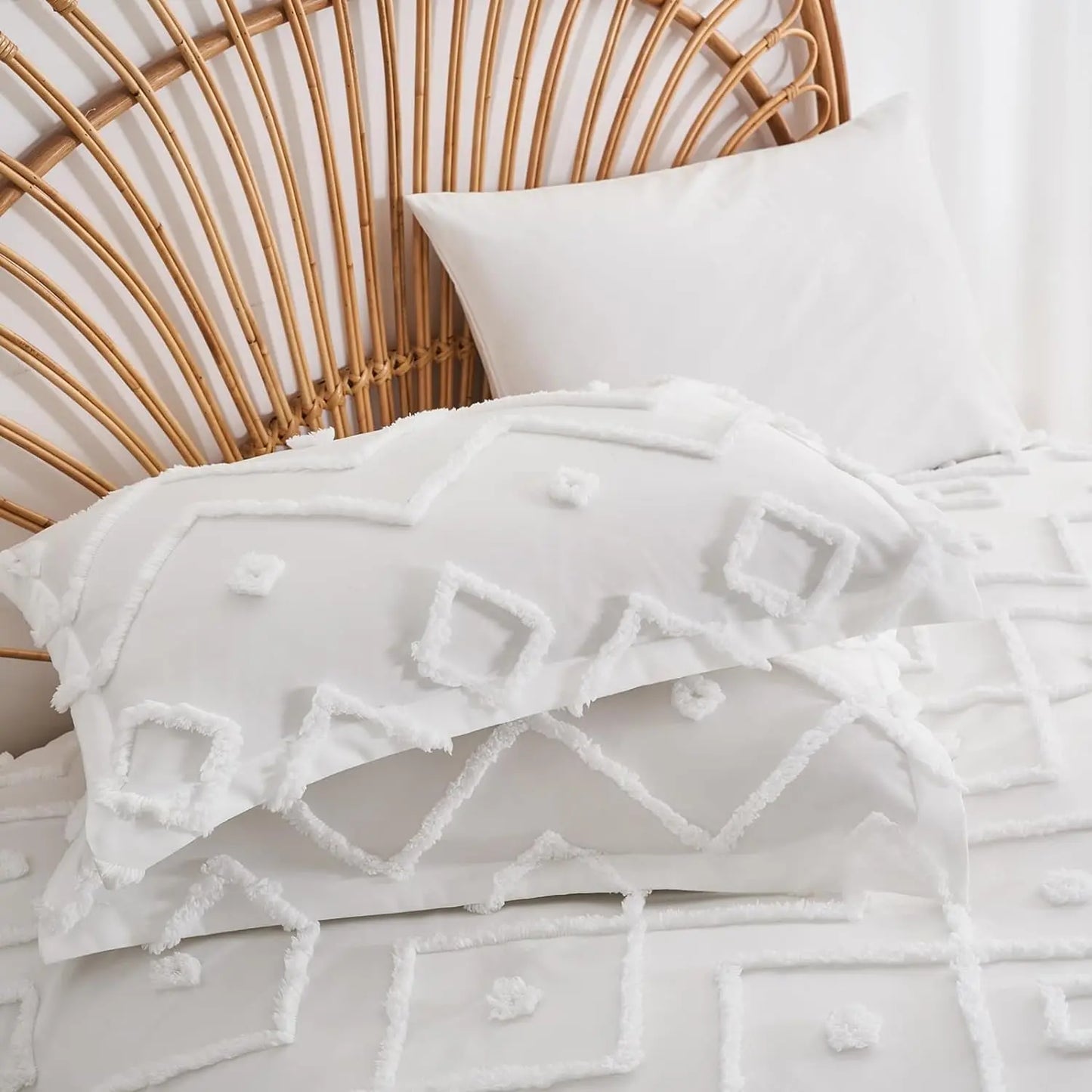 Tufted Boho Comforter Set - Farmhouse Shabby Chic Embroidery Bed Set, Soft Jacquard Comforter, Queen, King