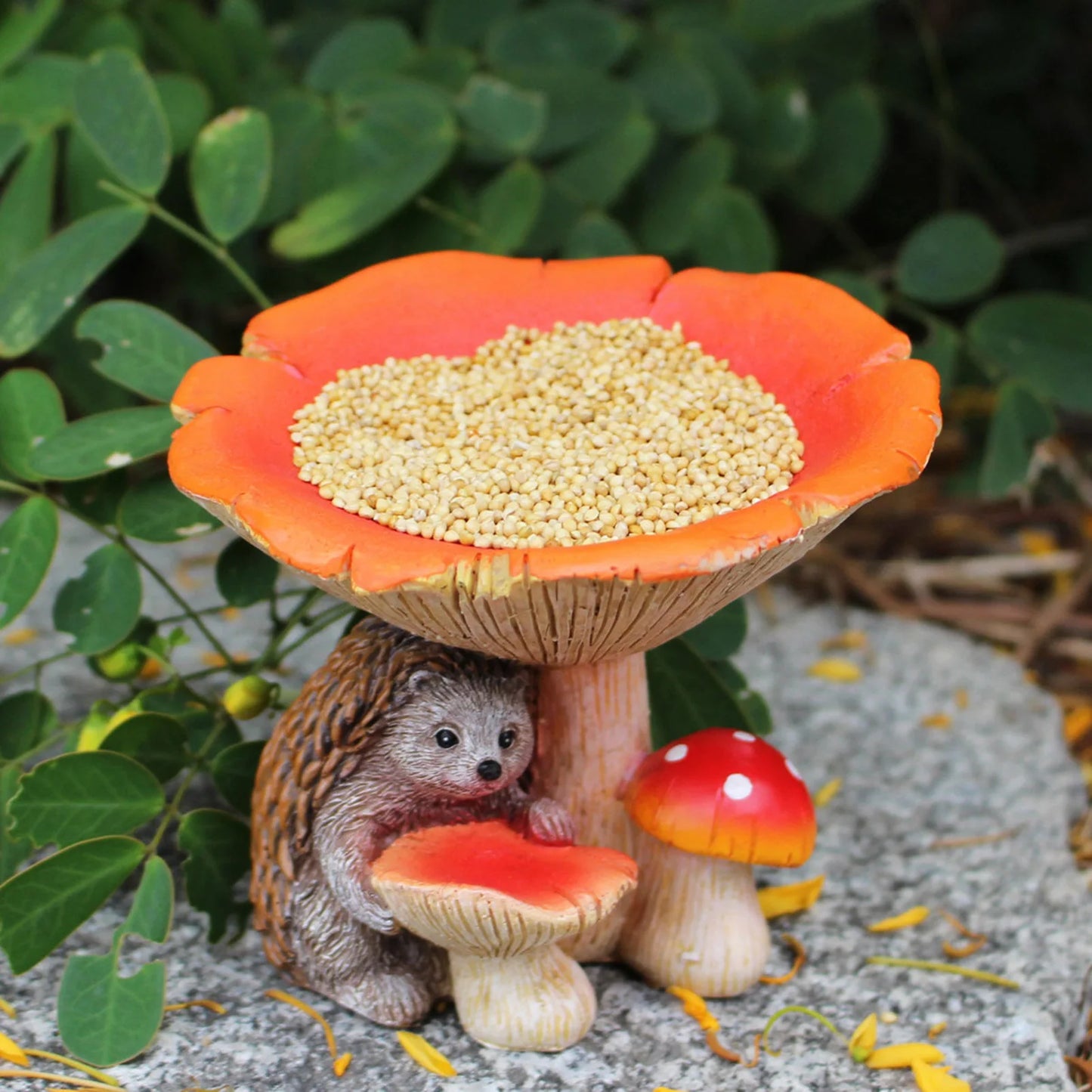 Outdoor Bird Feeder Decoration Ornament Hedgehog Decoration Pendant Lawn Ornaments for Courtyard Garden Kindergarten Lawn