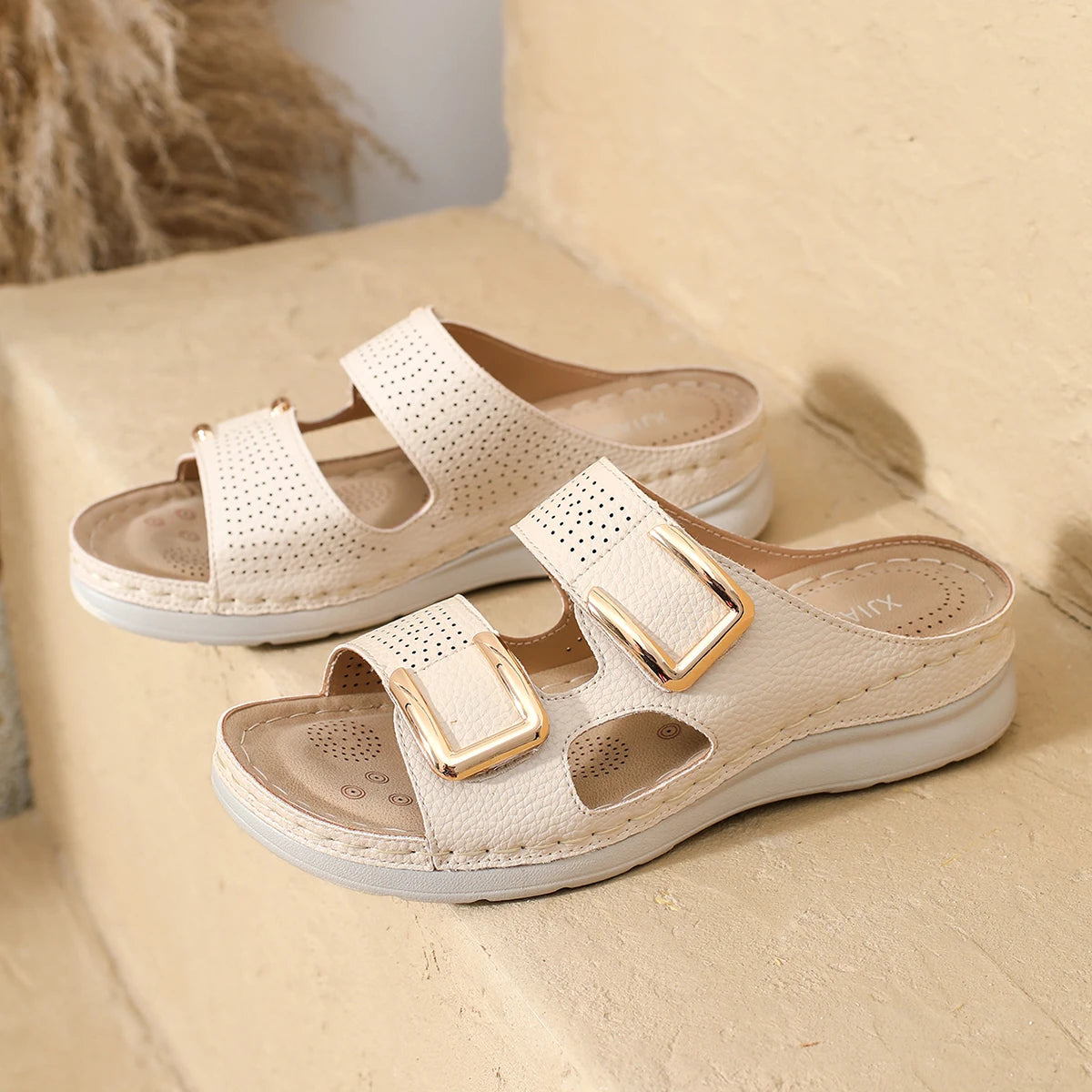 Woman 2024 Trend Women's Slippers Casual Flower Hollow Wedge Beach Shoes Outdoor Fashion Platform Comfortable Non-slip Sandals